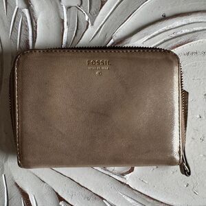 Fossil Sydney Multifunction Metallic Gold Wallet